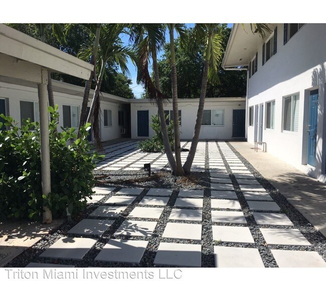730 NE 128th St in North Miami, FL - Building Photo - Building Photo