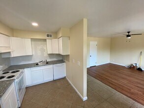 5712 Kenneth Ave in Carmichael, CA - Building Photo - Building Photo