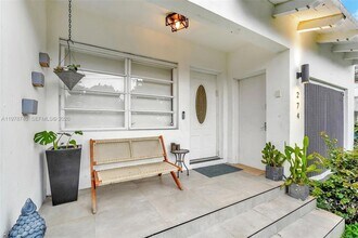 274 NW 43rd St in Miami, FL - Foto de edificio - Building Photo