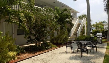 225 Ocean Breeze Lake Worth, FL 33460 in Lake Worth, FL - Building Photo - Building Photo