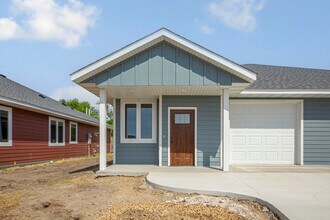 2019 Essler Dr in St. Peter, MN - Building Photo - Building Photo