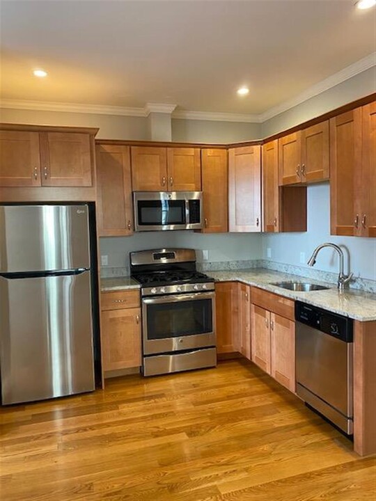 7 Marney St, Unit 1 in Cambridge, MA - Building Photo