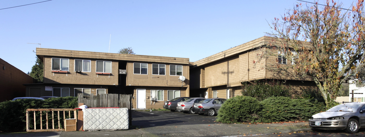 305 SE 80th Ave in Portland, OR - Building Photo