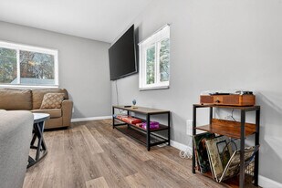 7792 Alicia Ct in Maplewood, MO - Building Photo