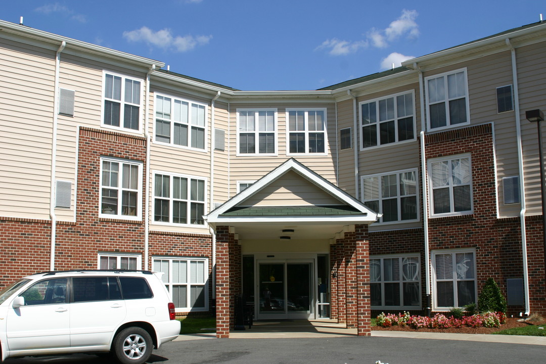 Sandston Plateau Senior Apartments in Sandston, VA - Building Photo