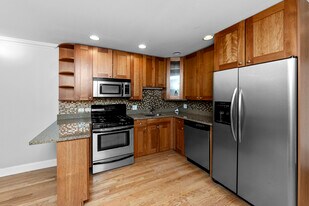 2036 N Larrabee St, Unit 8-102 in Chicago, IL - Building Photo