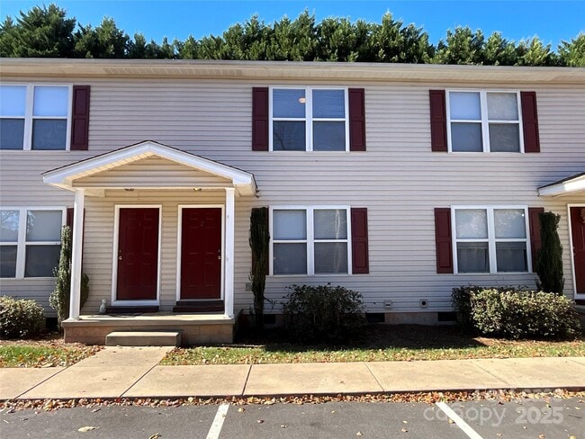 property at 206 W 15th St