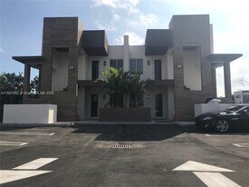 808 E 32nd St in Hialeah, FL - Building Photo