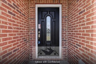 925 Dawson Creek Way in Lexington, KY - Building Photo - Building Photo