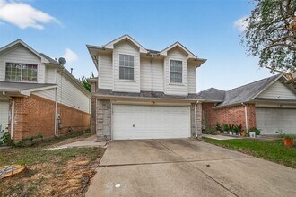 6710 Bellaire Gardens Dr in Houston, TX - Building Photo - Building Photo