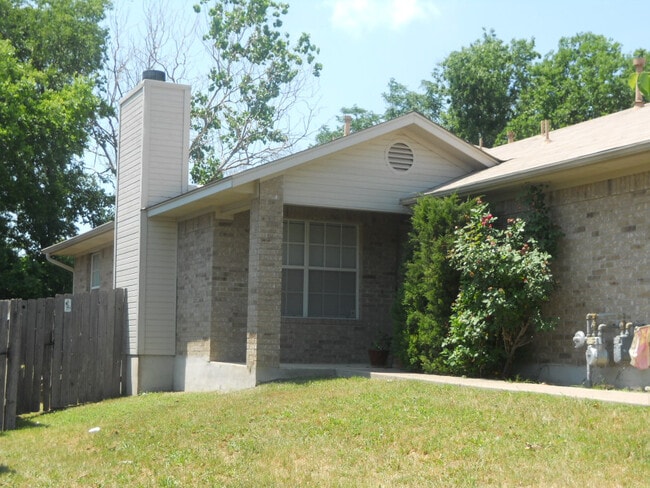 1917 Alex in Austin, TX - Building Photo - Building Photo