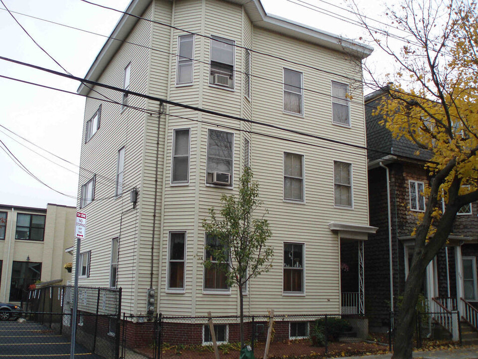 230 Brookline St, Unit 2 in Cambridge, MA - Foto de edificio