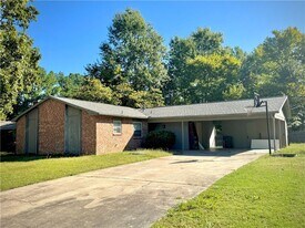2892 N Susan Carol Ln in Fayetteville, AR - Building Photo