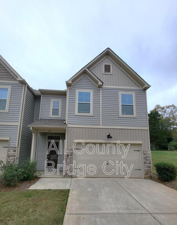 18 Green St in Mauldin, SC - Foto de edificio