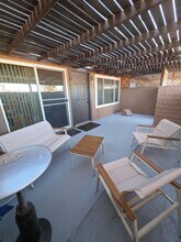 230 Shadybrook Ln in Las Vegas, NV - Building Photo - Building Photo