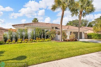 9585 Carousel Cir S in Boca Raton, FL - Foto de edificio - Building Photo