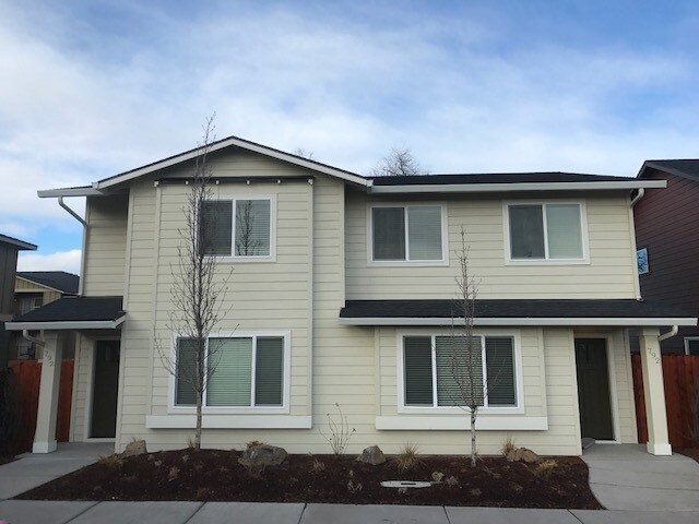 property at 792 NE Copperleaf Loop