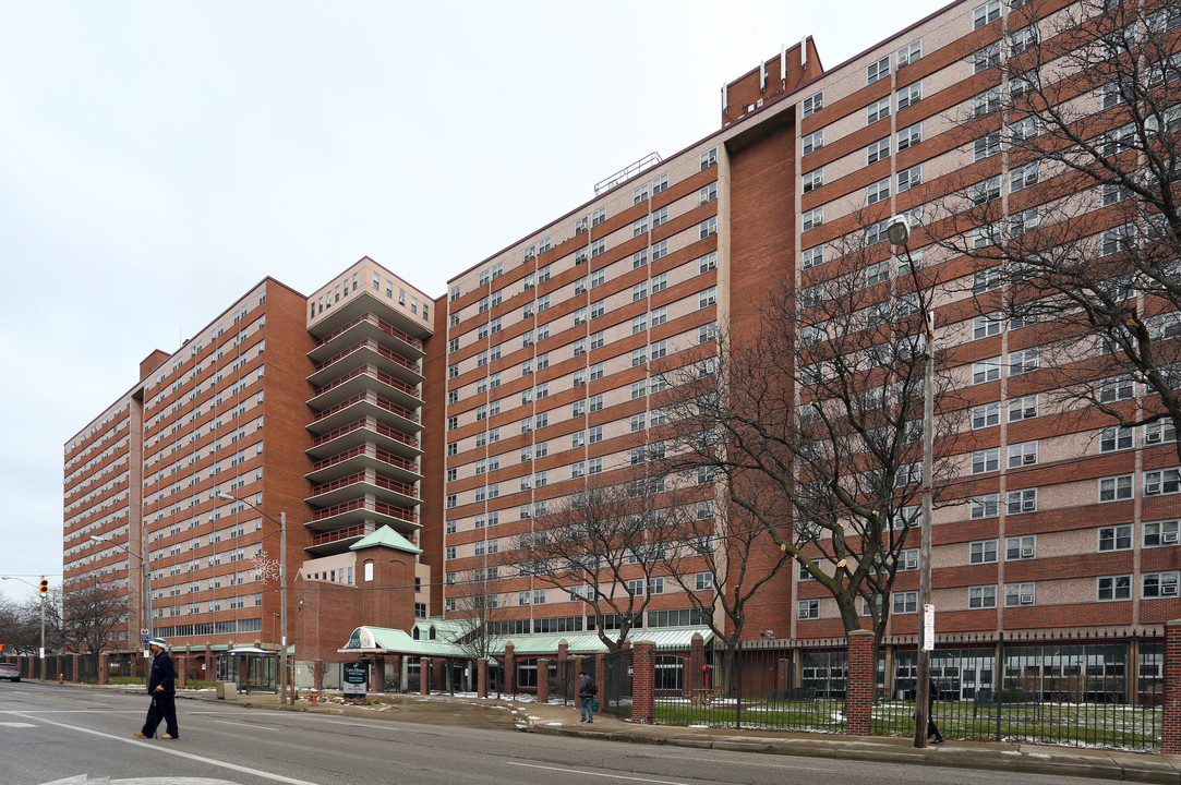 Riverview Tower in Cleveland, OH - Building Photo