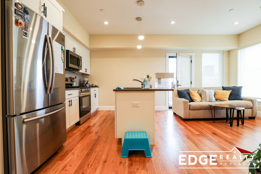 9 Glencoe St, Unit 203 in Boston, MA - Building Photo