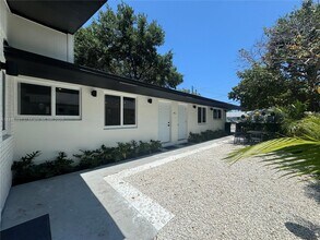 111 NW 7th Ave in Dania Beach, FL - Building Photo - Building Photo