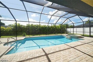 1502 SW 38th St in Cape Coral, FL - Building Photo