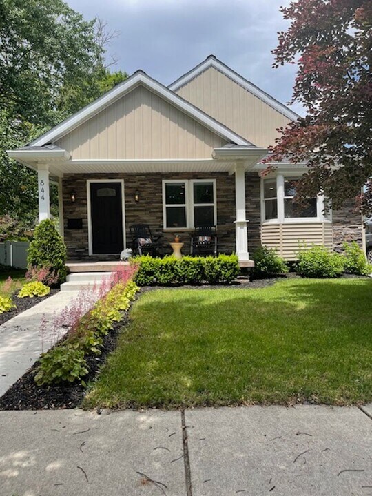 844 Ross St in Plymouth, MI - Building Photo