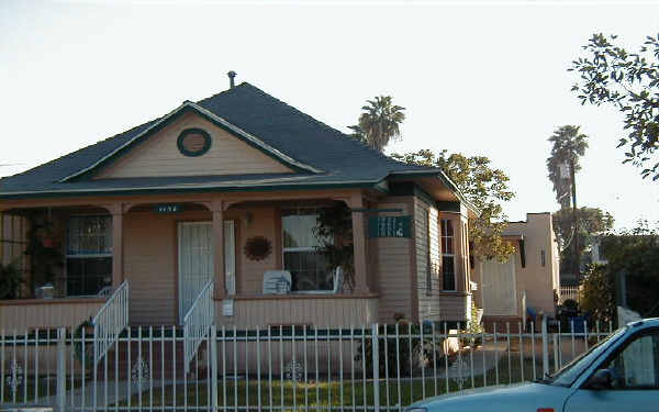 1052 E 5th St in Long Beach, CA - Building Photo - Building Photo