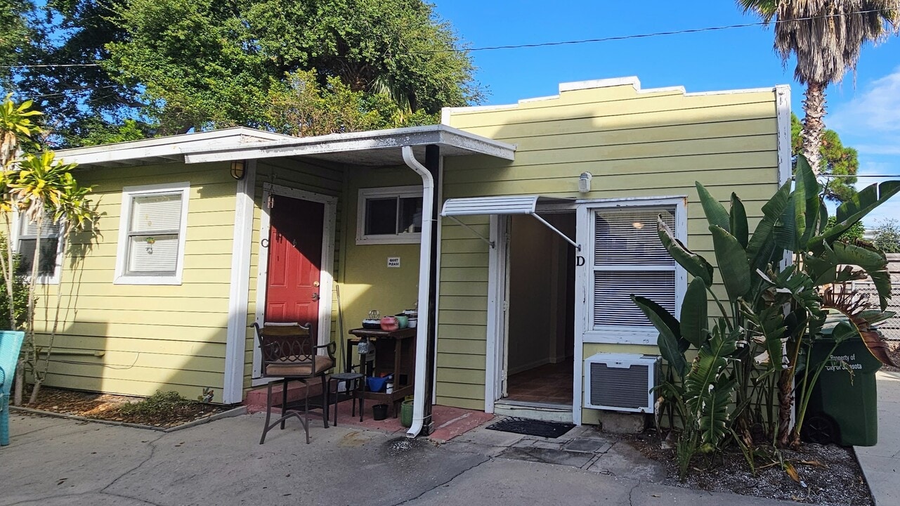 321 Ohio Pl in Sarasota, FL - Building Photo