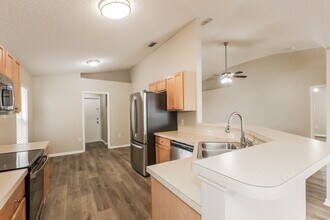 12937 Lake Vista Dr in Gibsonton, FL - Building Photo - Building Photo