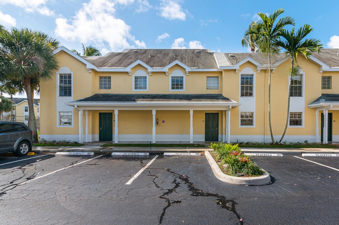 6299 La Costa Dr-Unit -C in Boca Raton, FL - Building Photo