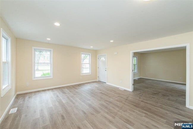 55 Lakeside Ave in Pompton Lakes, NJ - Building Photo - Building Photo