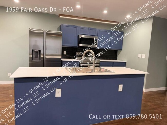 1999 Fair Oaks Dr in Lexington, KY - Foto de edificio - Building Photo