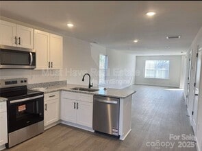 117 3rd Ave SE in Hickory, NC - Building Photo - Building Photo