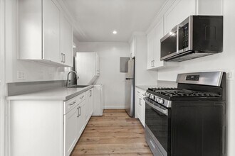 Rowena in Los Angeles, CA - Foto de edificio - Interior Photo