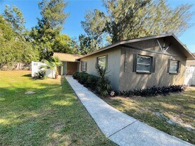 15695 Waverly St in Clearwater, FL - Building Photo