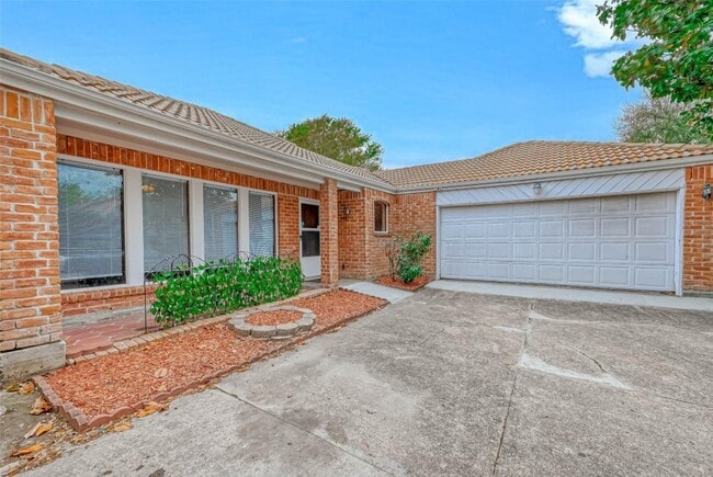 12815 Ashford Chase Dr in Houston, TX - Building Photo - Building Photo