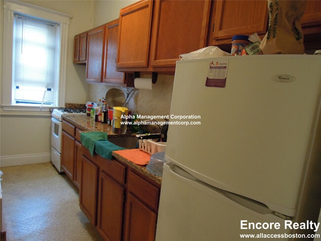 17-19 Washington St. Unit 104 in Malden, MA - Foto de edificio - Building Photo