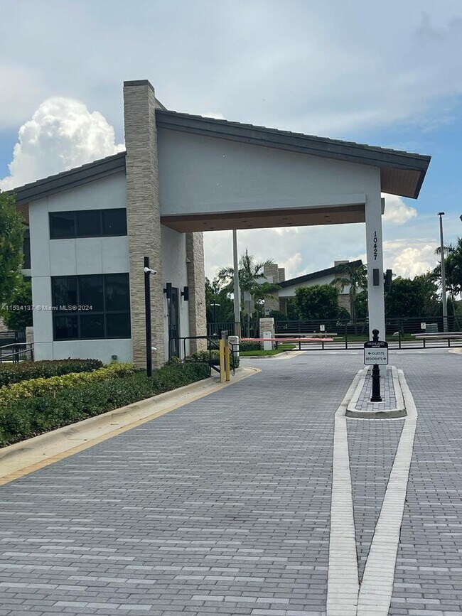 10431 NW 82nd St, Unit 7 in Doral, FL - Building Photo - Building Photo