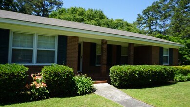 2124 Jerry Jones Dr in Valdosta, GA - Building Photo - Building Photo