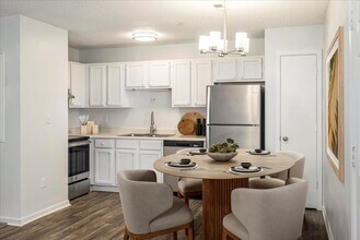 Stoney Ridge Luxury Apartments in Fayetteville, NC - Foto de edificio - Building Photo