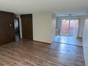 Andorra Apartments in Vancouver, WA - Building Photo - Building Photo