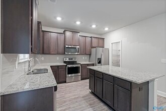 7206 Dorchester Dr SE in Owens Cross Roads, AL - Building Photo - Building Photo