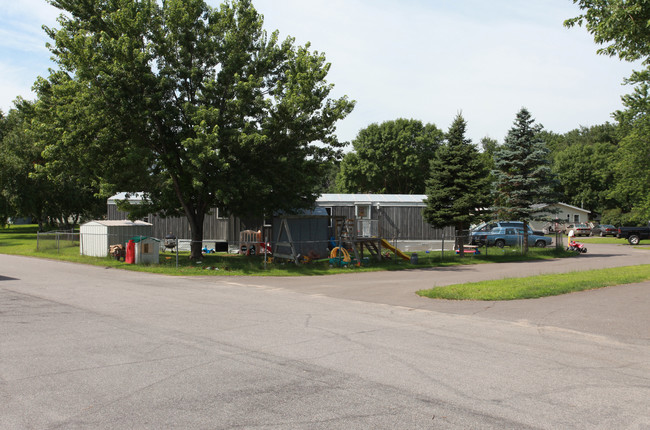 Lynwood Terrace in Linwood, MN - Foto de edificio - Building Photo