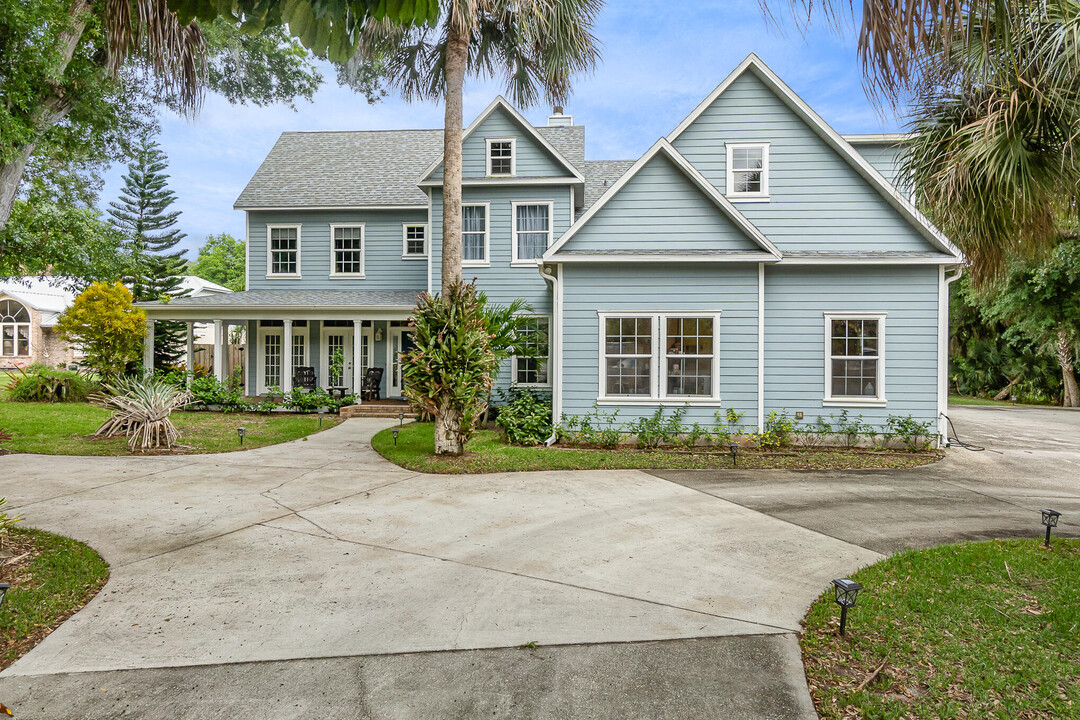 3885 S Tropical Trail in Merritt Island, FL - Building Photo