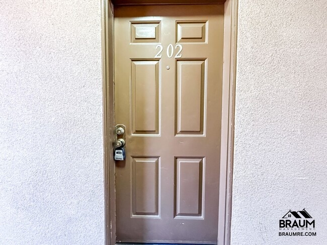 11459 Collins St in Los Angeles, CA - Building Photo - Building Photo