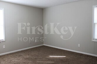 7308 E 122 Terrace in Grandview, MO - Foto de edificio - Building Photo