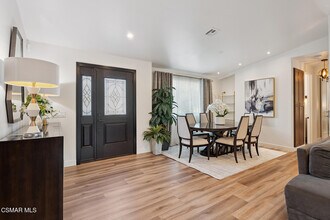 17 Sherwood Dr in Westlake Village, CA - Building Photo - Building Photo