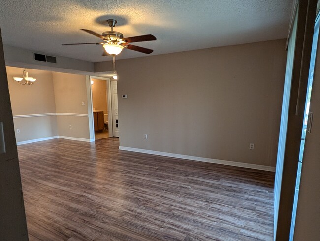 221 Lake Brook Cir, Unit 208 in Brandon, FL - Building Photo - Building Photo