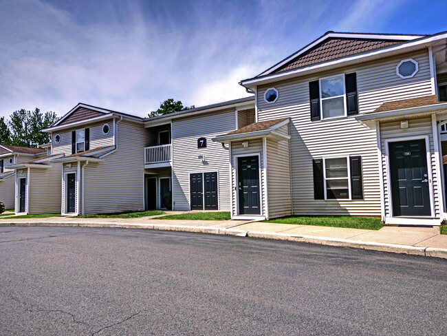 Columbia Apartments in Cohoes, NY - Foto de edificio - Building Photo