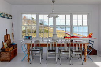 80 Peconic Ave in Shelter Island, NY - Building Photo - Building Photo